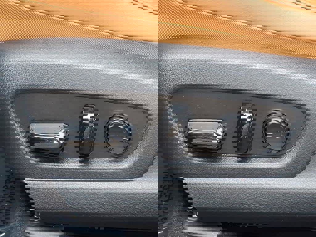 Used 2020 Lexus UX 200 w/ Premium Package image 14