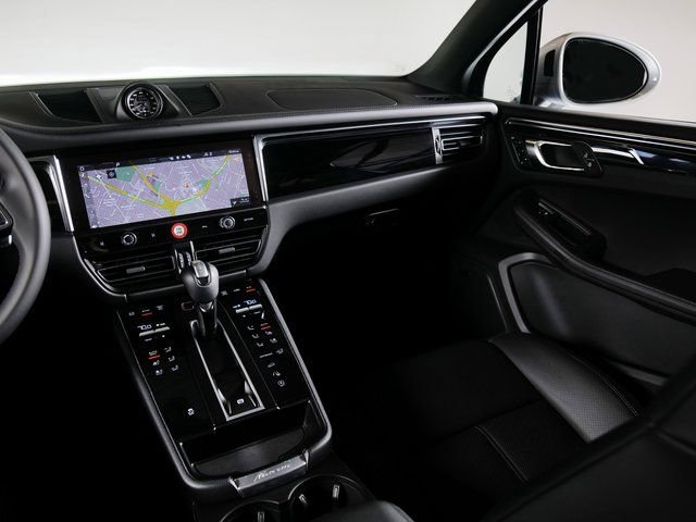 Certified 2026 Porsche Macan AWD/4WD image 19