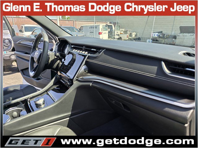 Used 2023 Jeep Grand Cherokee Altitude image 33
