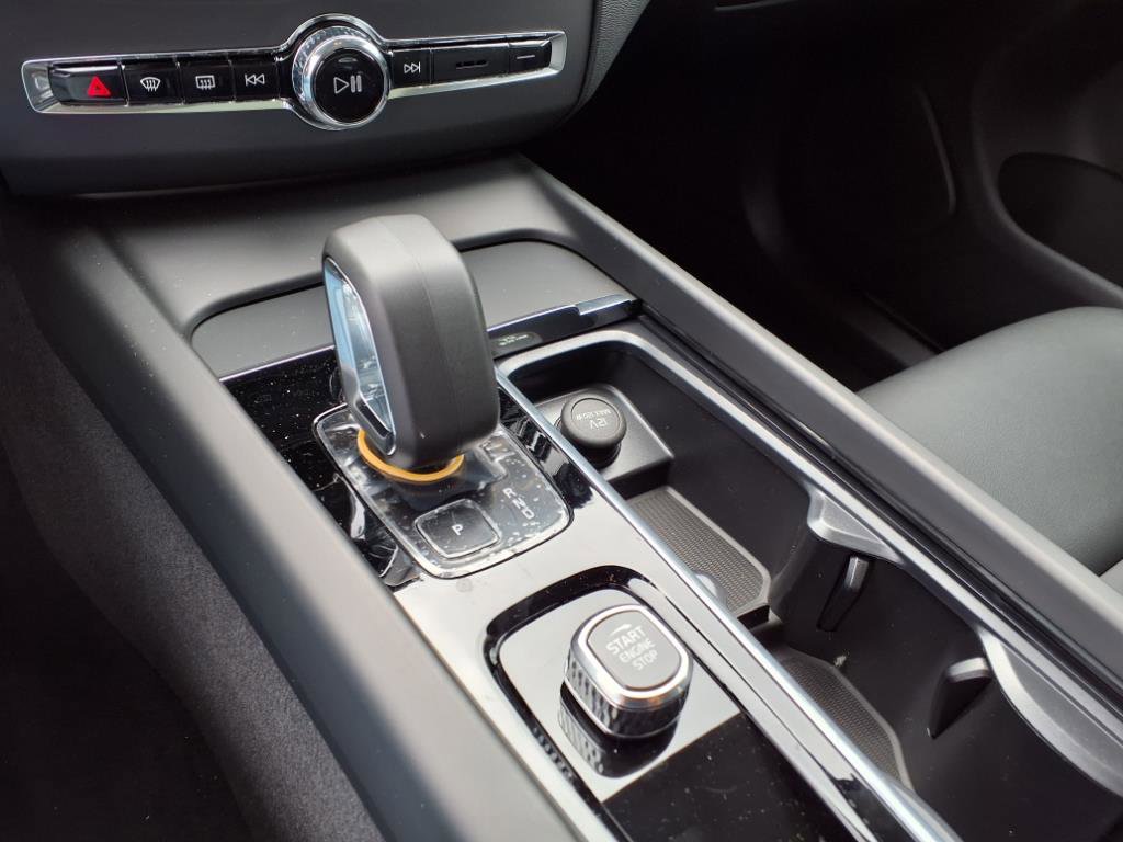 New 2025 Volvo XC60 B5 Core w/ Climate Package image 22