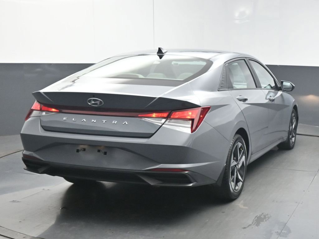 Used 2023 Hyundai Elantra SEL w/ Convenience Package image 7