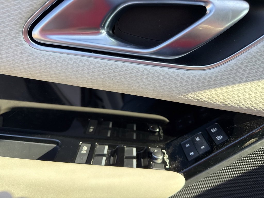 Used 2023 Land Rover Range Rover Velar R-Dynamic S image 8