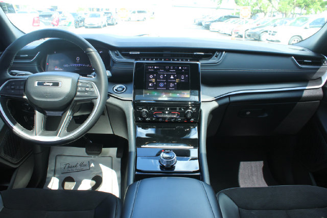 Used 2023 Jeep Grand Cherokee L Laredo AWD/4WD image 16