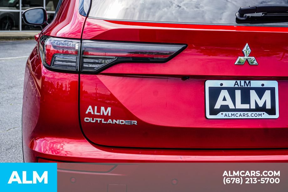 Used 2025 Mitsubishi Outlander SE FWD image 12