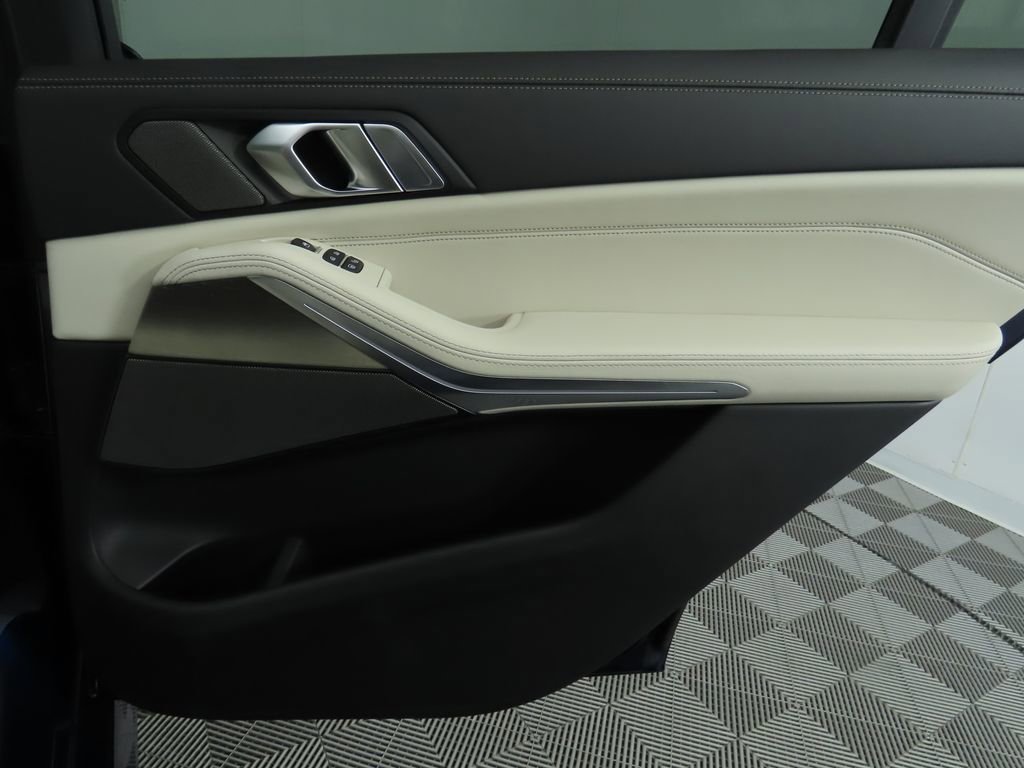 New 2026 BMW X7 M60i image 29
