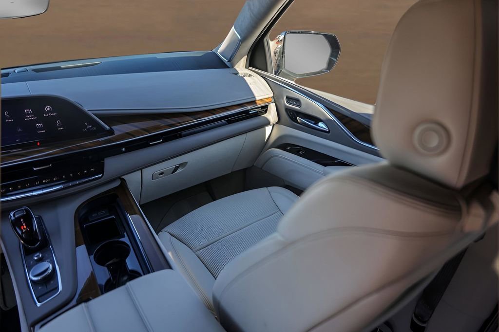 Certified 2024 Cadillac Escalade Premium Luxury Platinum w/ Heavy-Duty Trailer Package image 30