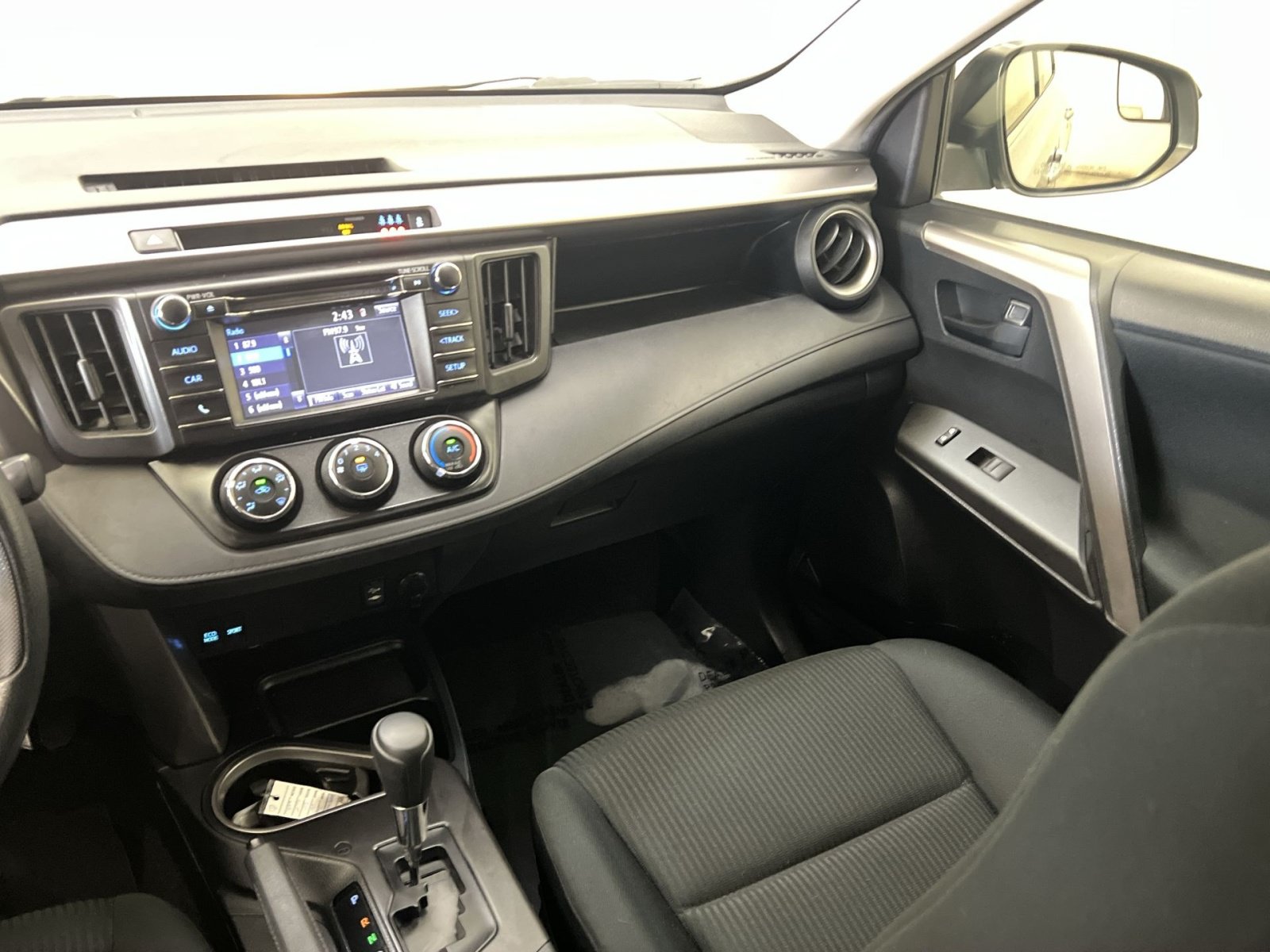 Used 2018 Toyota RAV4 LE w/ All Weather Liner Package AWD/4WD image 31