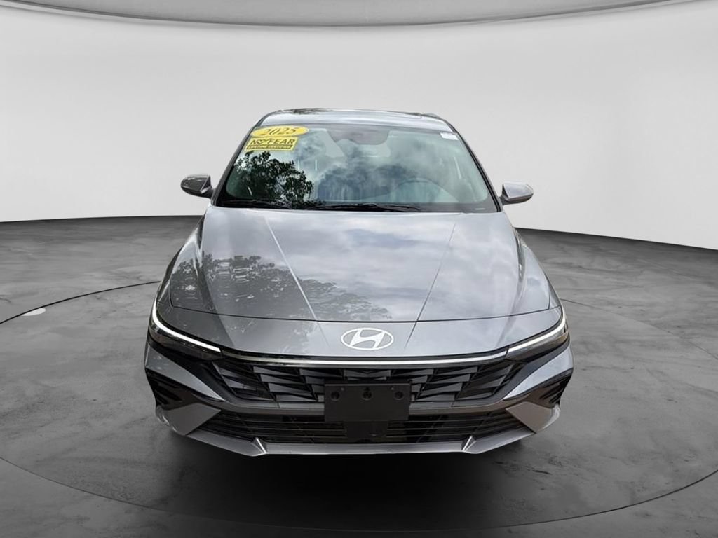 Used 2025 Hyundai Elantra SEL FWD image 4