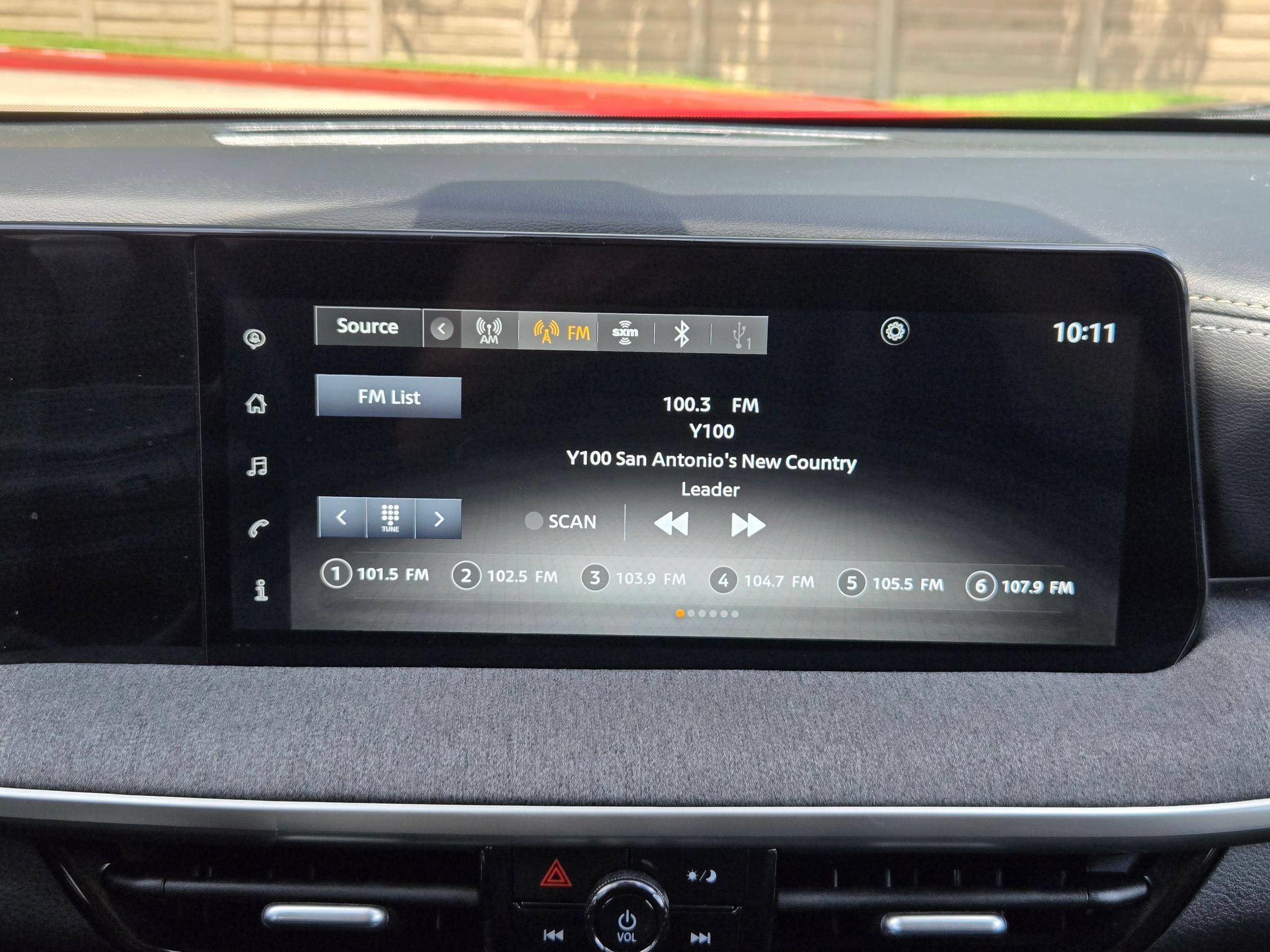 Used 2025 Nissan Kicks SV FWD image 17