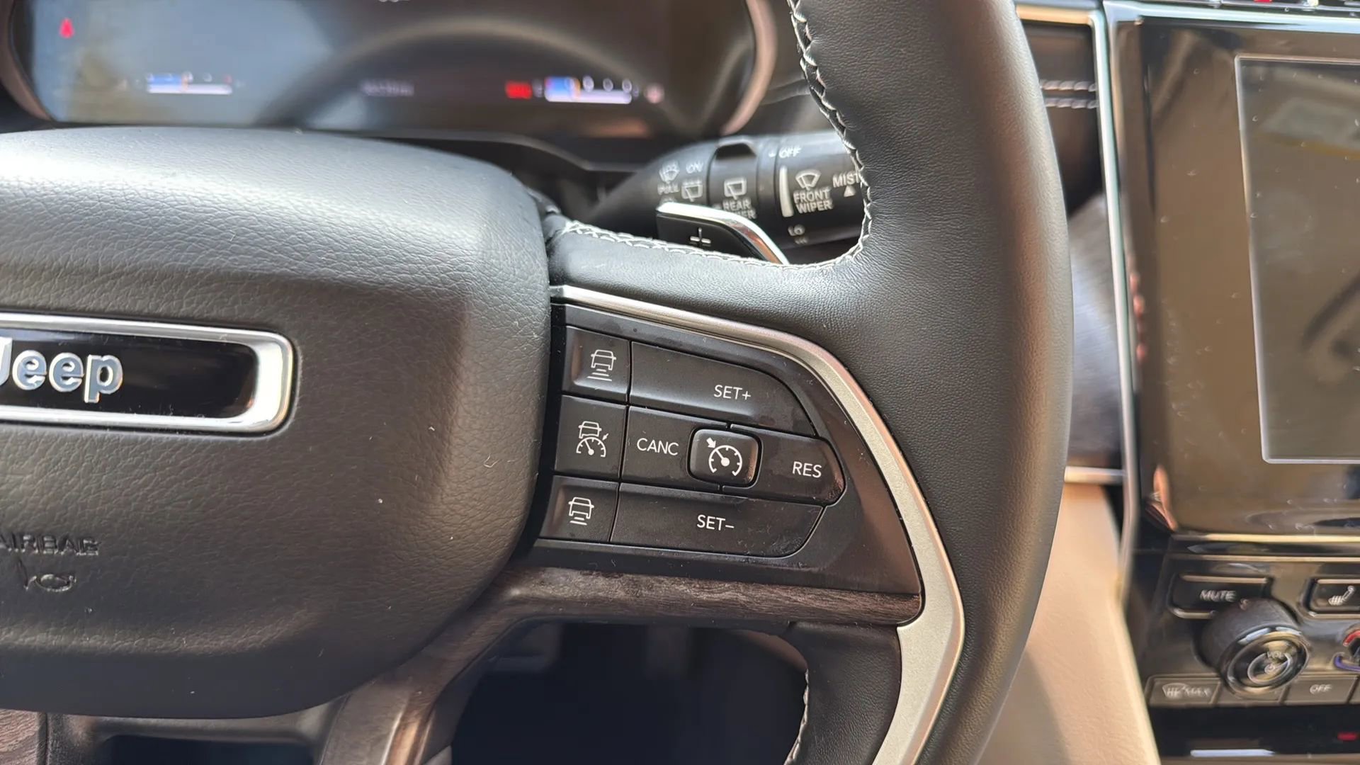 Used 2021 Jeep Grand Cherokee L Limited image 11