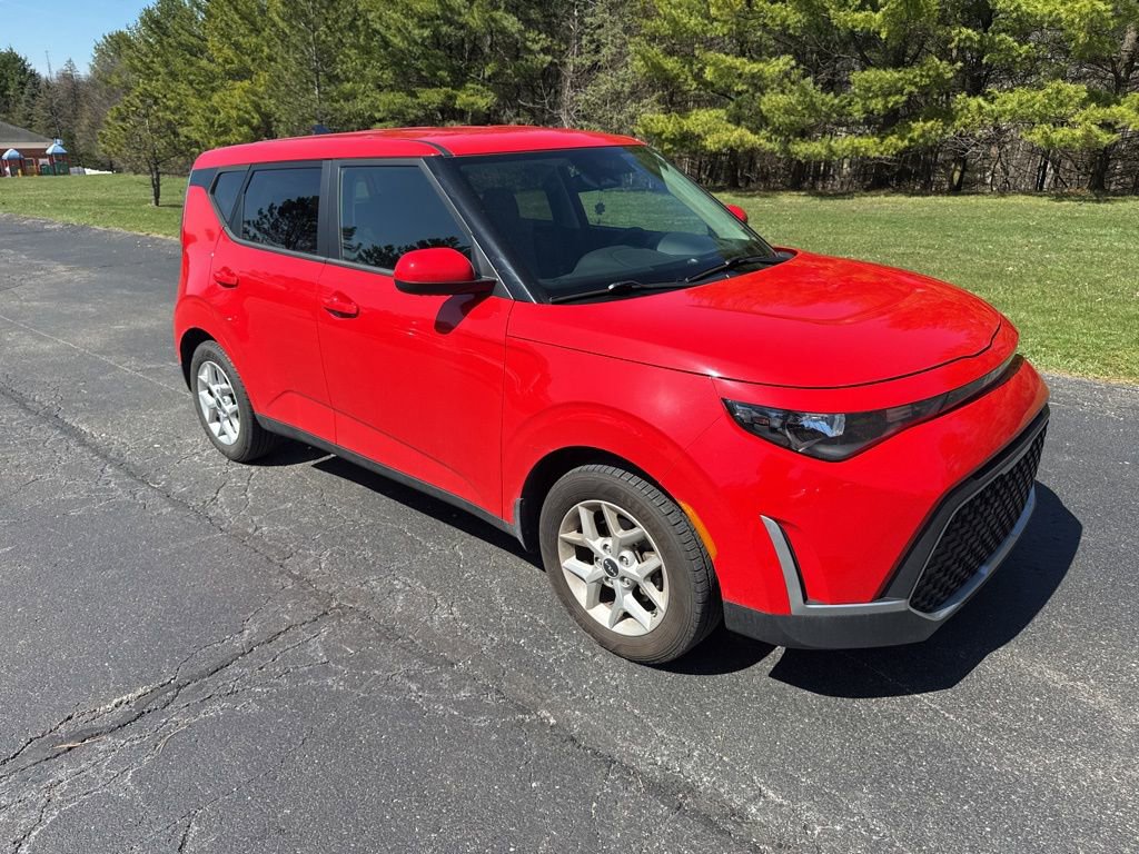 Used 2023 Kia Soul LX w/ LX Technology Package image 7