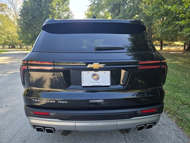 Used 2025 Chevrolet Traverse LT image 5