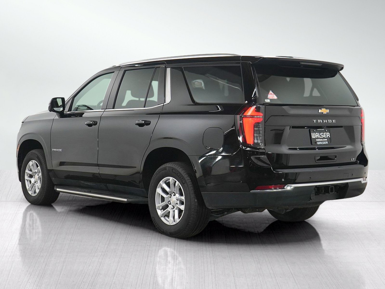 Used 2025 Chevrolet Tahoe LT AWD/4WD image 3