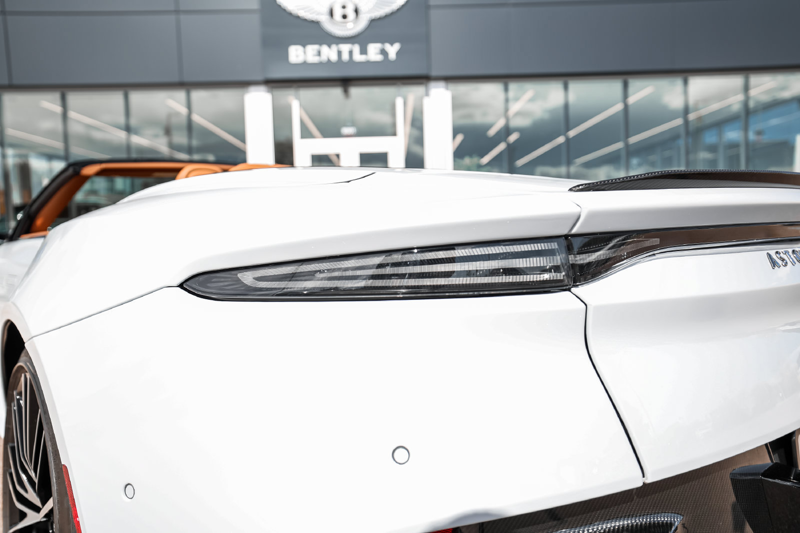 Used 2022 Aston Martin DBS Superleggera Volante RWD image 10