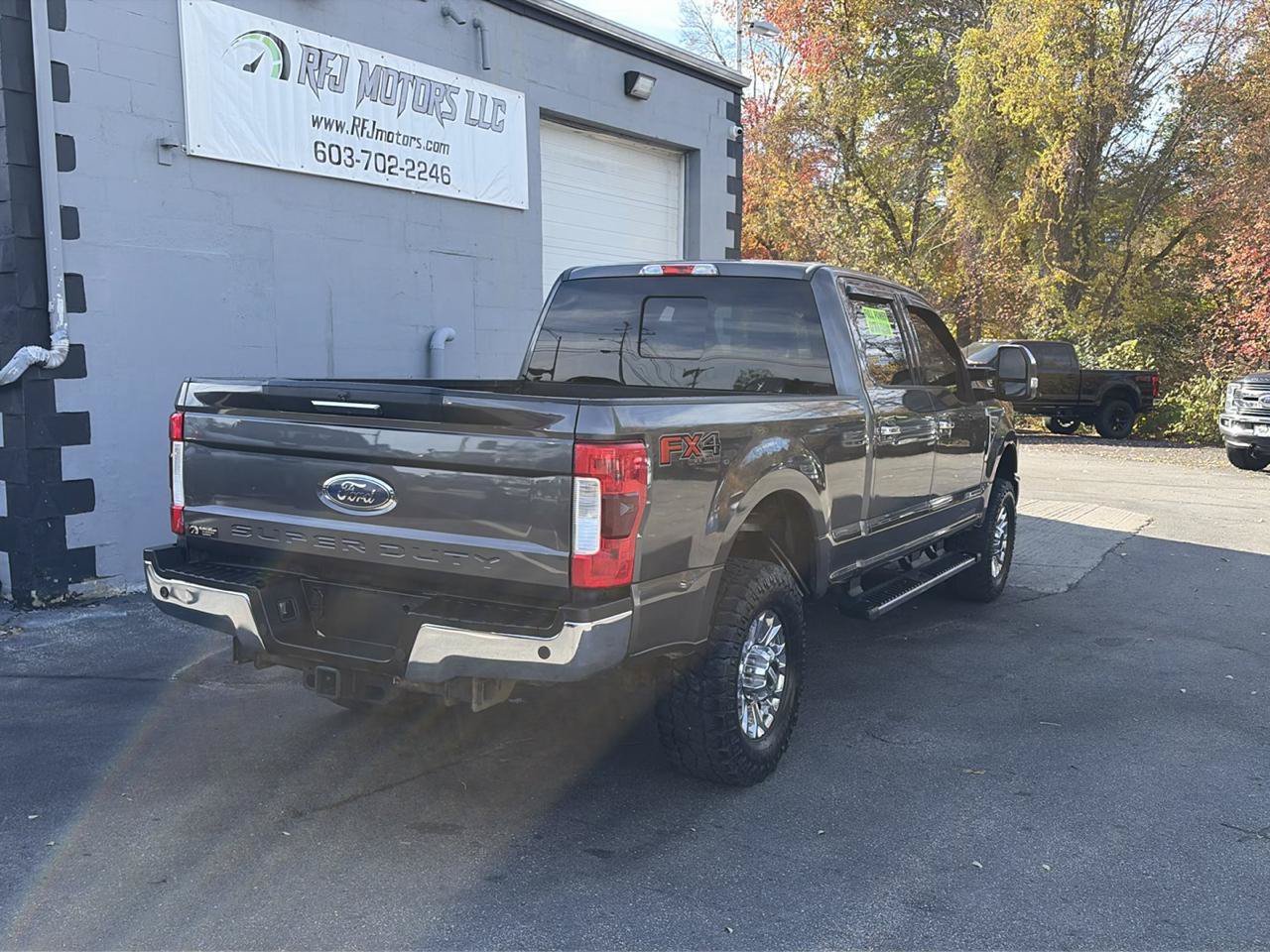 Used 2017 Ford F350 XLT w/ XLT Premium Package AWD/4WD image 7