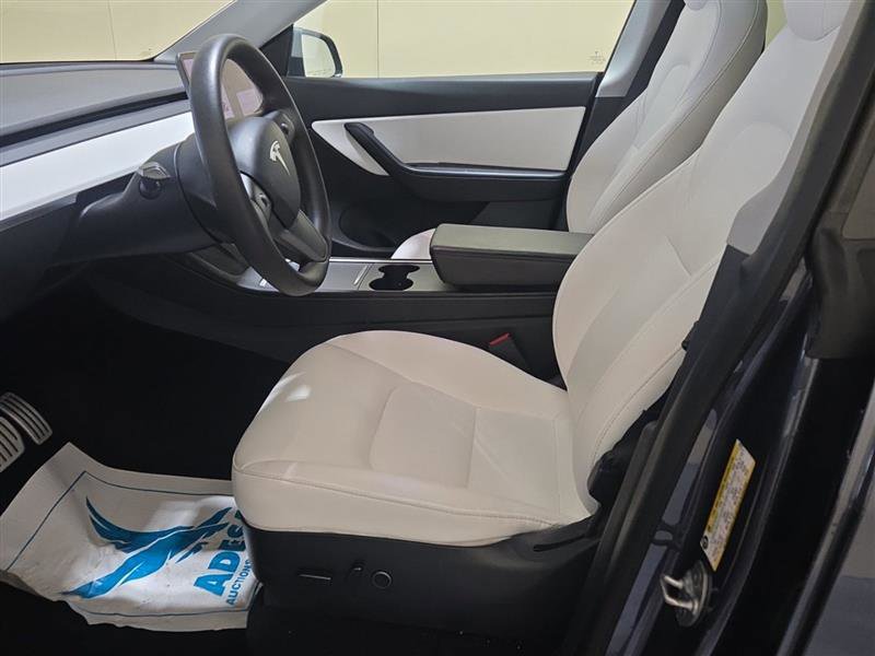 Used 2021 Tesla Model Y Performance image 3