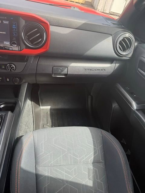 Used 2018 Toyota Tacoma TRD Off-Road image 30