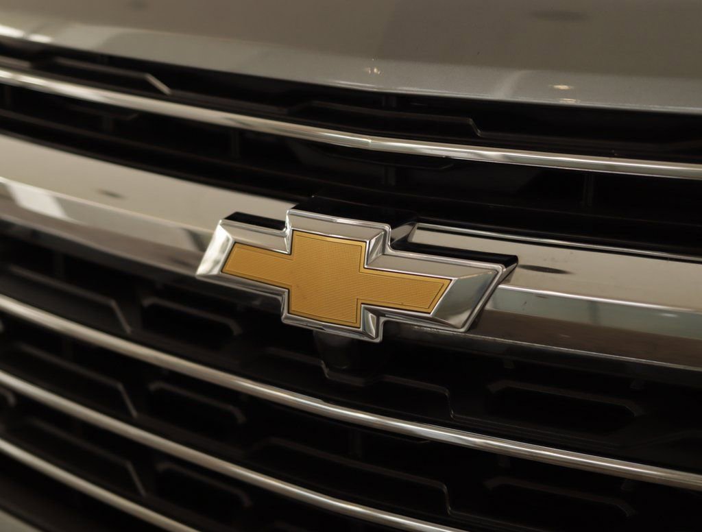 Used 2025 Chevrolet Traverse LT image 36