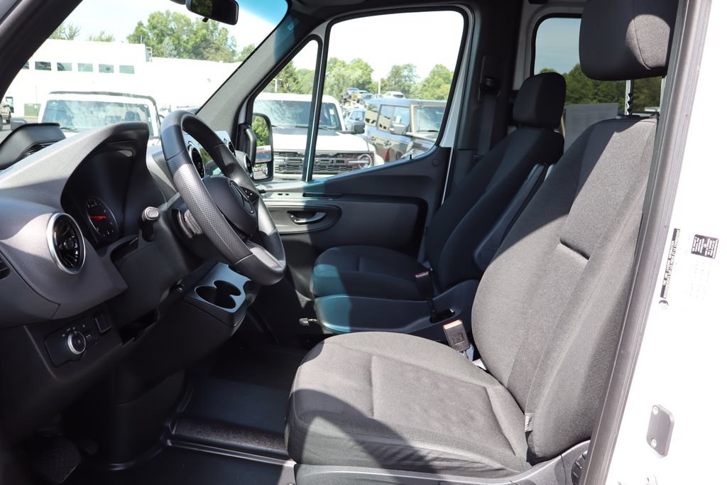 Used 2025 Mercedes-Benz Sprinter 2500 image 23