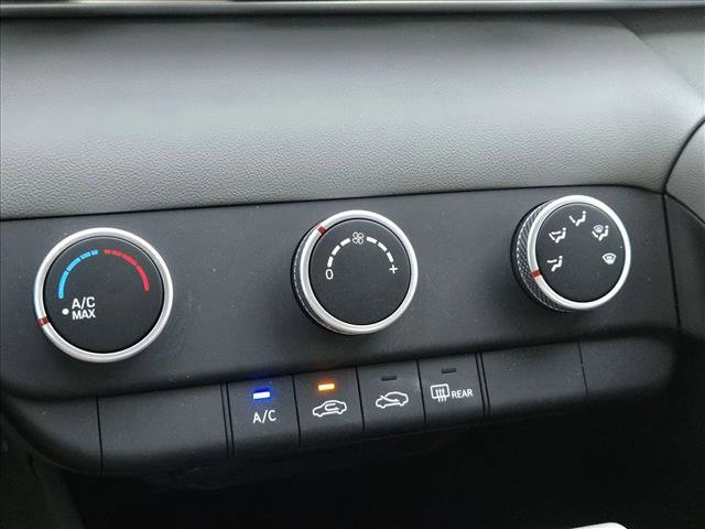 Used 2025 Hyundai Elantra SE image 14