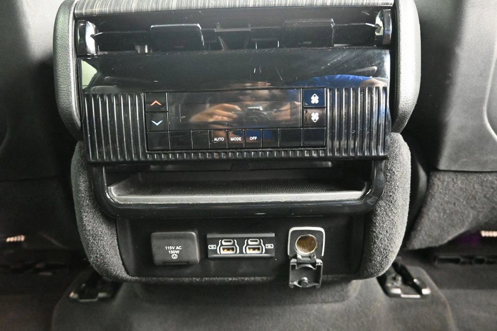 Used 2024 Jeep Wagoneer Series II AWD/4WD image 21