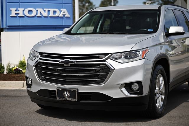 Used 2020 Chevrolet Traverse LT w/ Driver Confidence II Package AWD/4WD image 2
