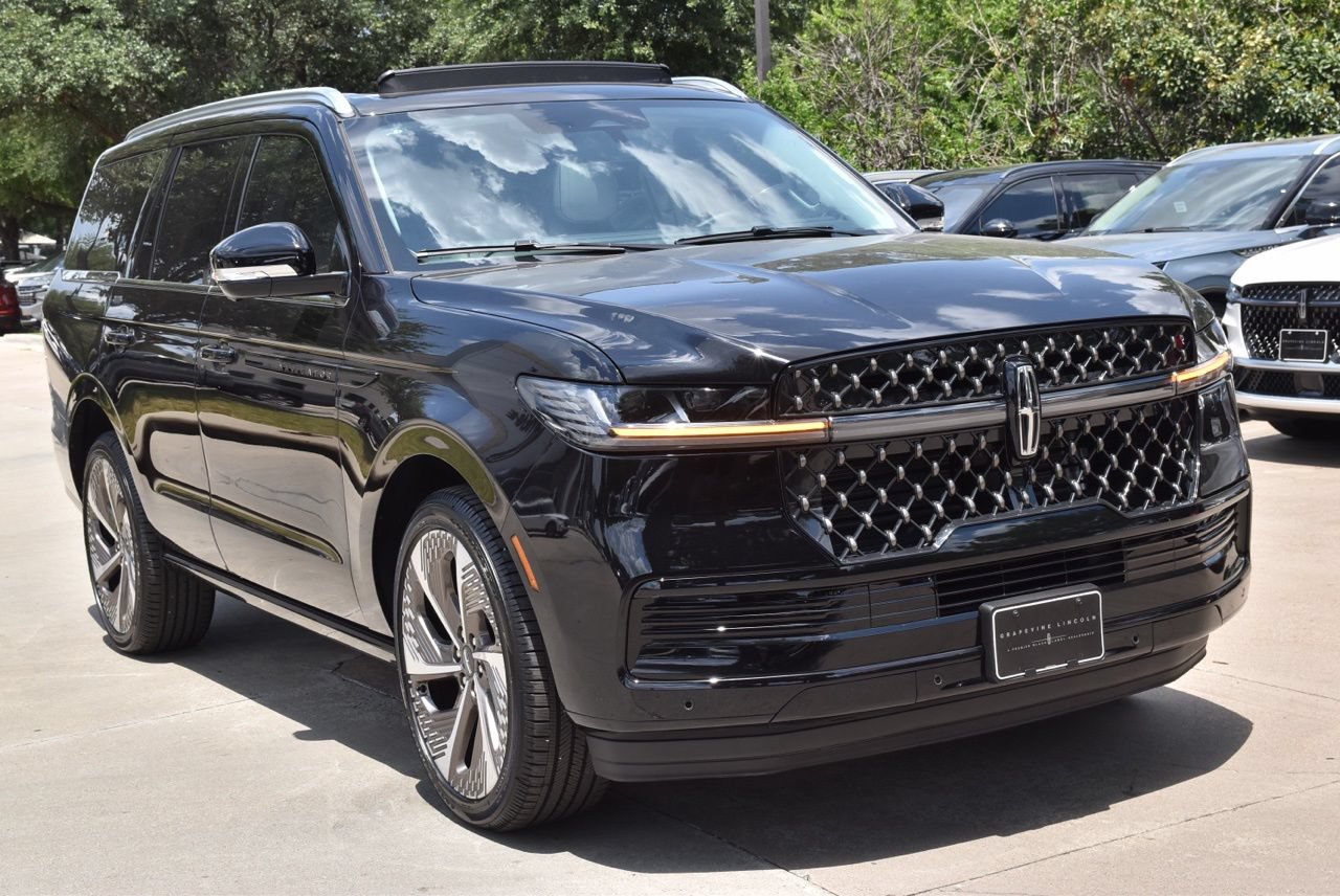 New 2026 Lincoln Navigator Black Label AWD/4WD image 3