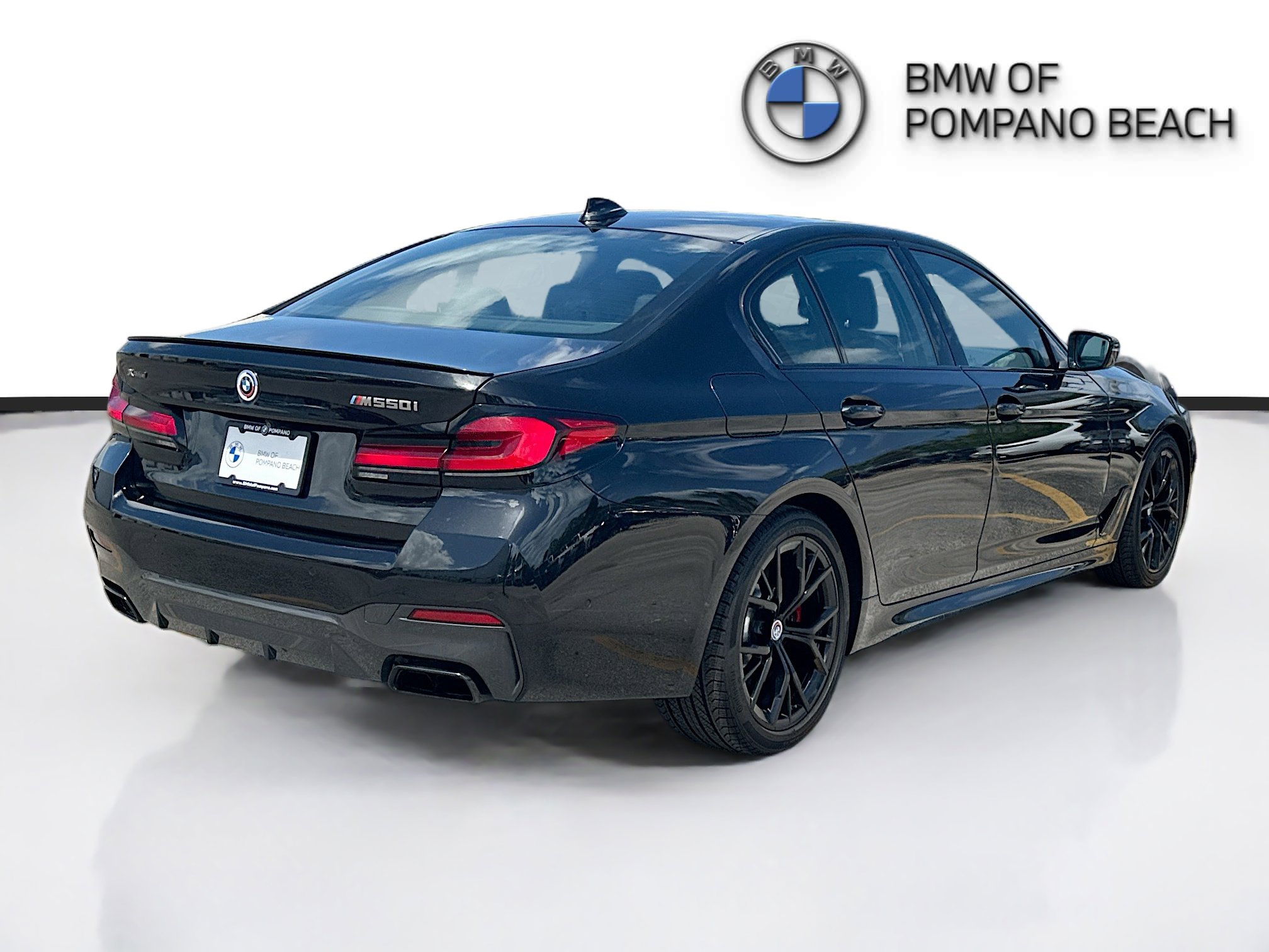 Used 2023 BMW M550i xDrive w/ Executive Package image 7