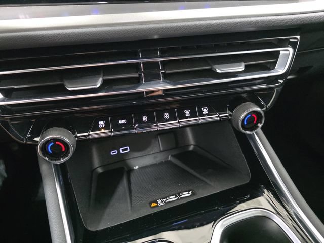 Used 2025 Chevrolet Traverse LT AWD/4WD image 24