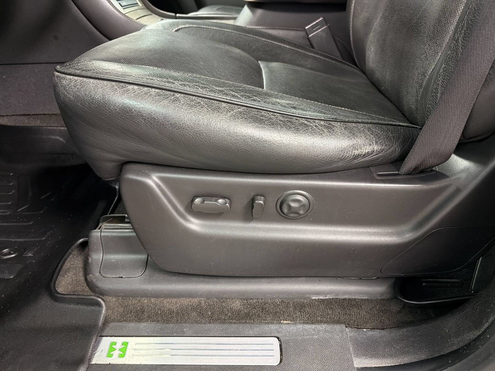Used 2013 Cadillac Escalade Platinum AWD/4WD image 13
