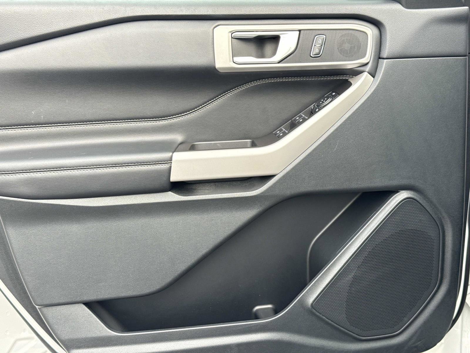 Used 2023 Ford Explorer XLT image 18