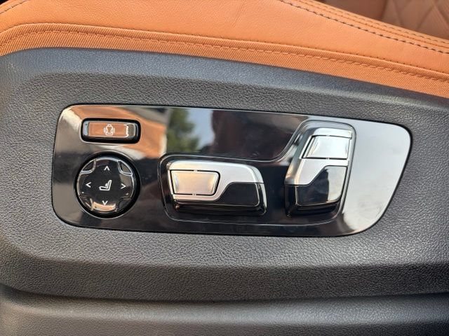 New 2026 BMW X5 xDrive50e w/ Premium Package AWD/4WD image 13