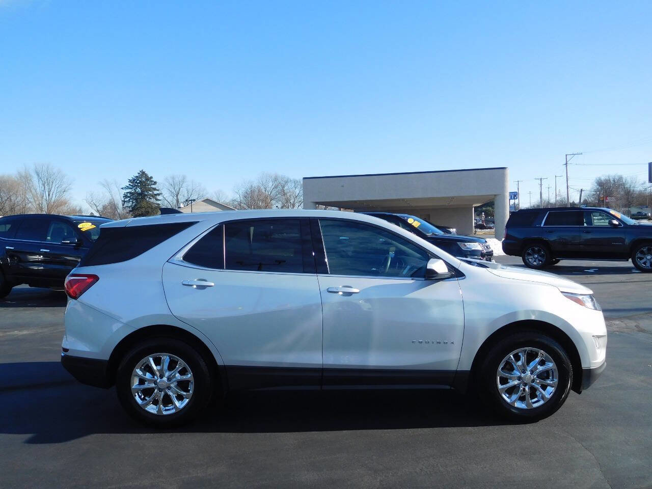 Used 2020 Chevrolet Equinox LT image 2