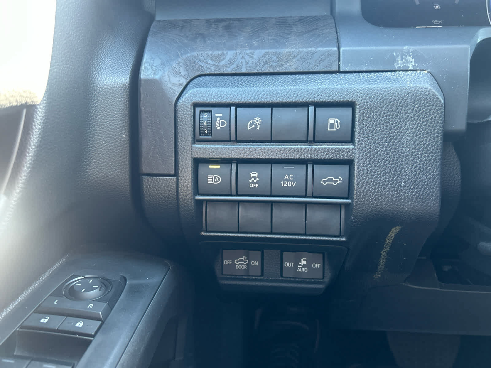 Used 2025 Toyota Tacoma Limited AWD/4WD image 13