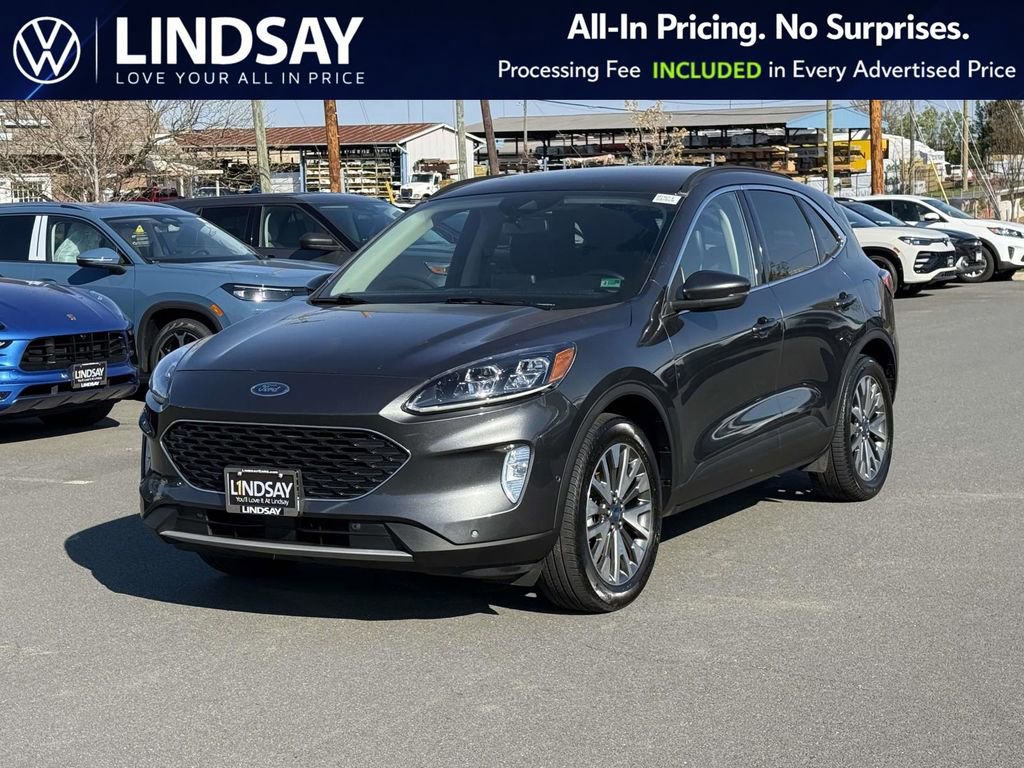 Used 2020 Ford Escape Titanium image 4