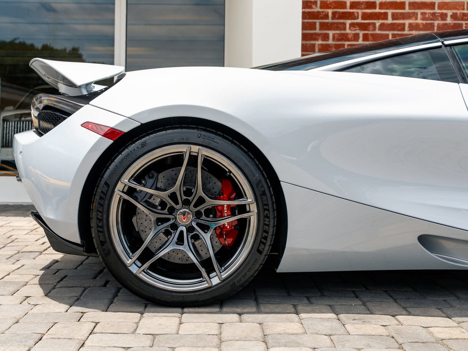 Used 2018 McLaren 720S Luxury RWD image 28