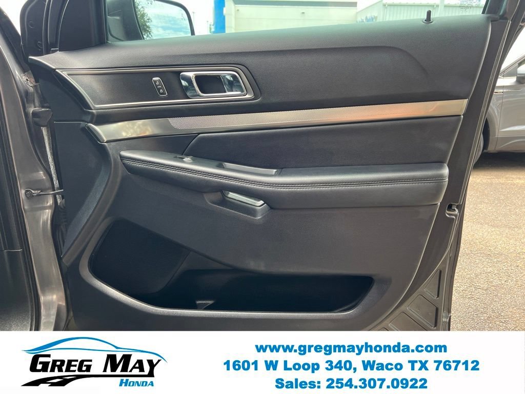 Used 2019 Ford Explorer XLT w/ Equipment Group 202A FWD image 12