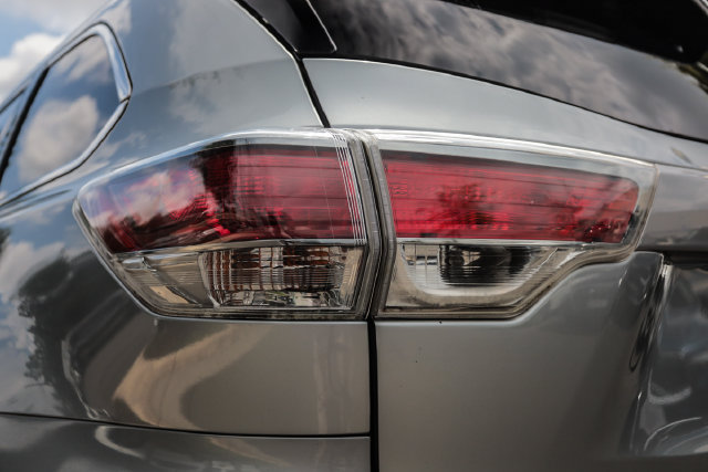 Used 2015 Toyota Highlander Limited Platinum AWD/4WD image 13