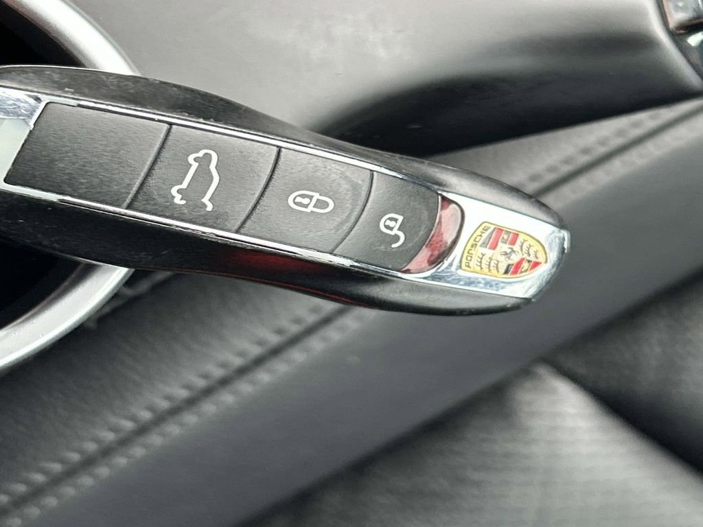 Used 2014 Porsche Cayenne Platinum Edition AWD/4WD image 32