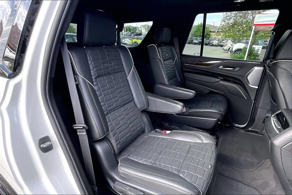 Used 2024 Cadillac Escalade Sport Platinum w/ LPO, ONYX Package AWD/4WD image 27