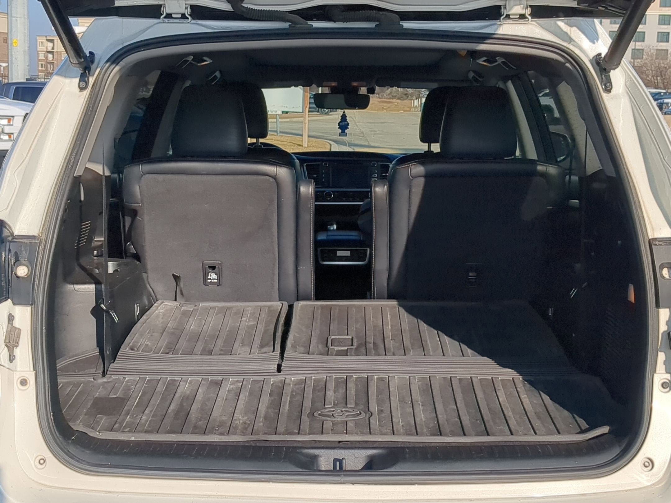 Used 2018 Toyota Highlander Limited Platinum image 22
