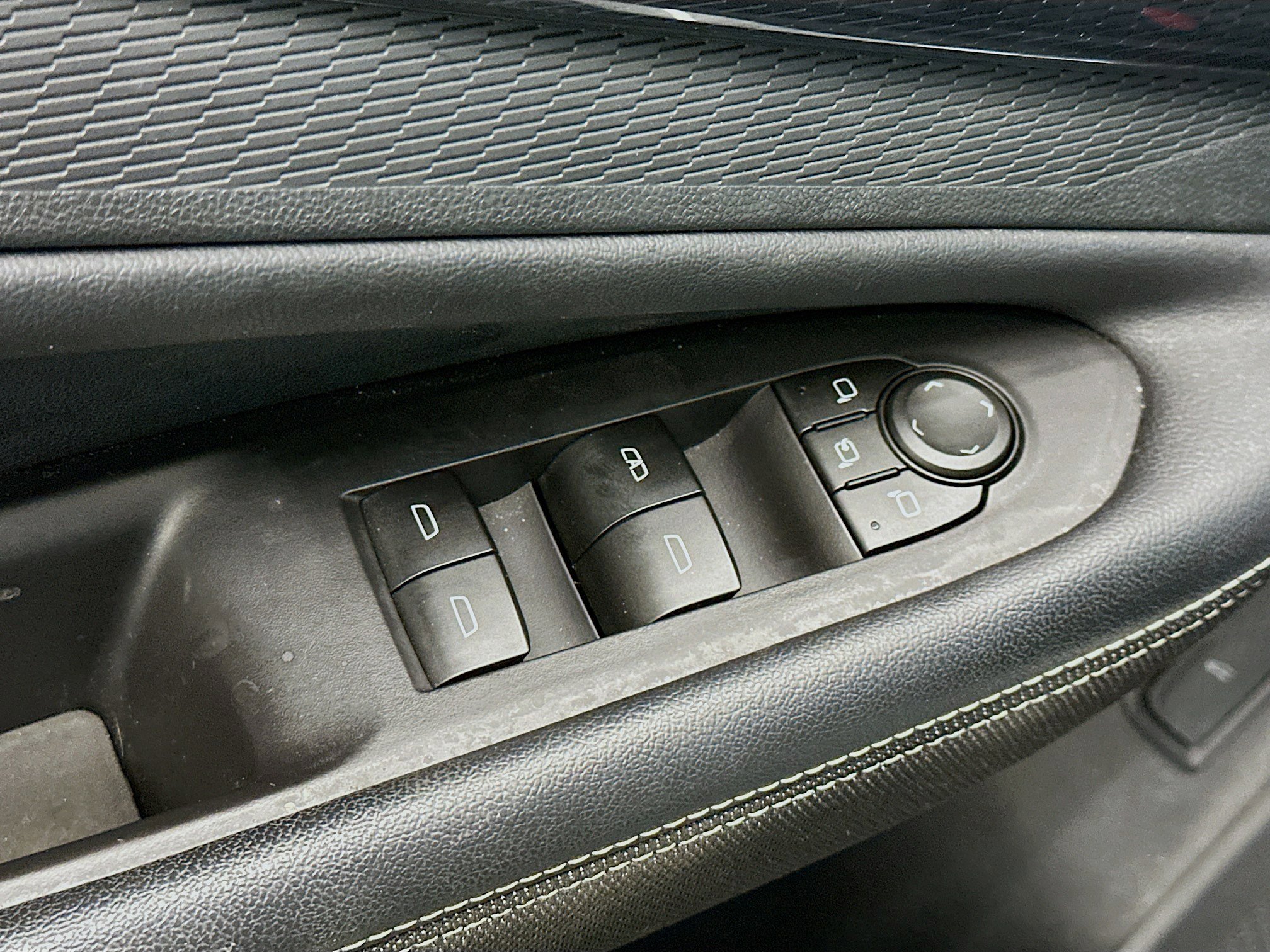 Used 2024 Chevrolet Blazer EV LT image 15