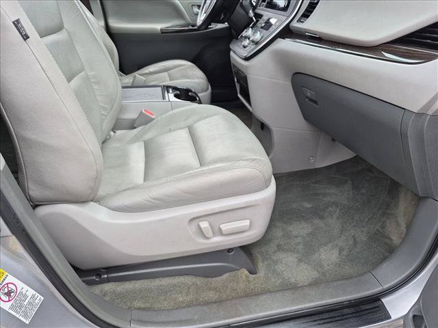 Used 2015 Toyota Sienna XLE FWD image 22