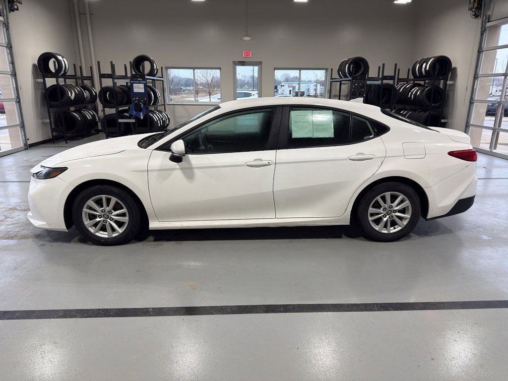 Used 2025 Toyota Camry LE image 2
