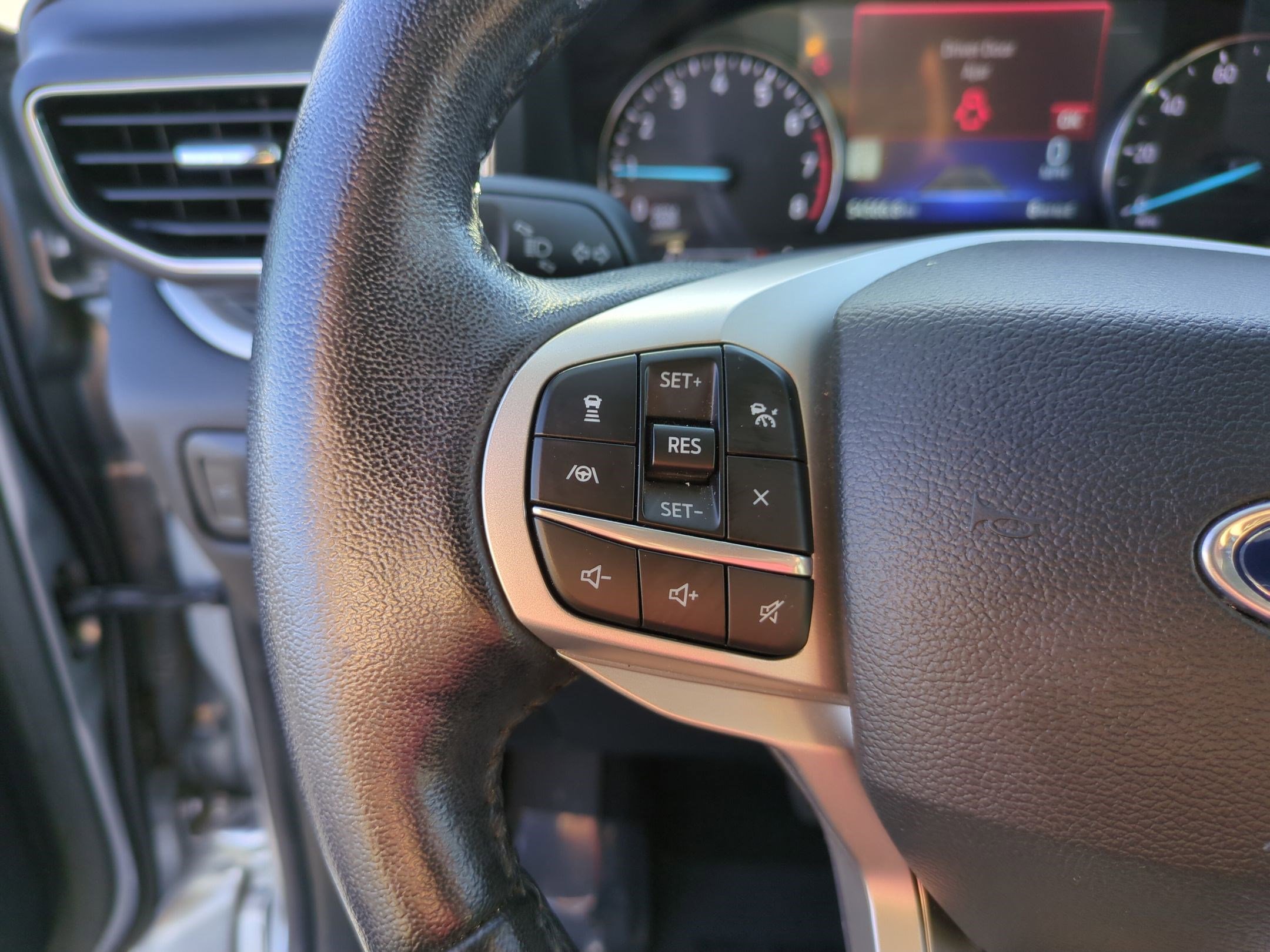 Used 2022 Ford Explorer XLT w/ Equipment Group 202A image 17