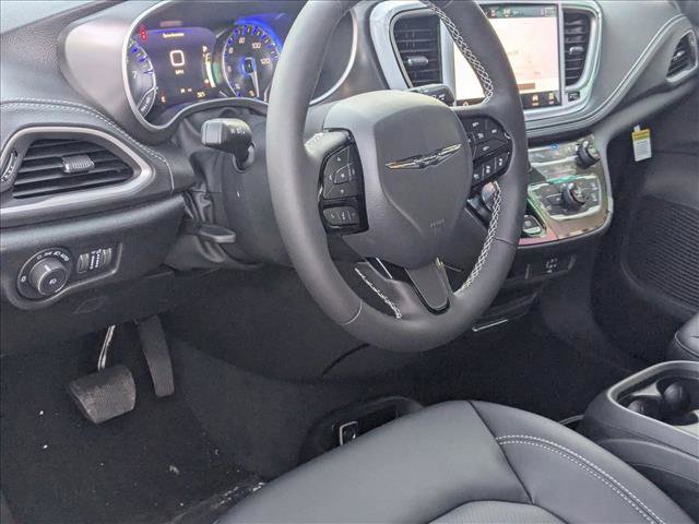 New 2026 Chrysler Pacifica Select w/ S Appearance Package video 3