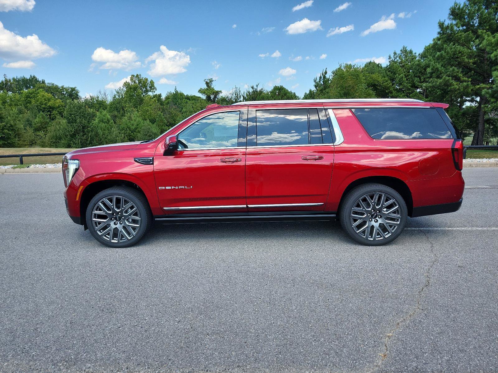 New 2026 GMC Yukon XL Denali Ultimate AWD/4WD image 2