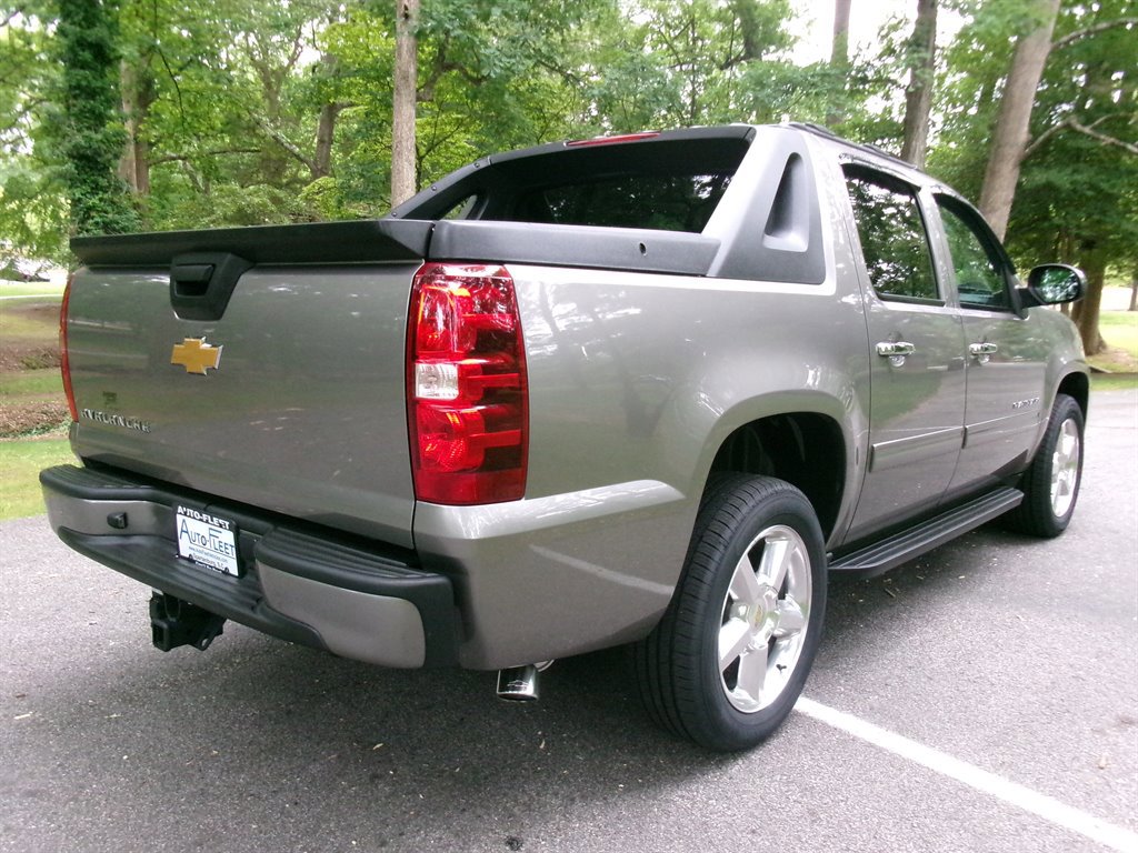 Used 2012 Chevrolet Avalanche LS w/ All-Star Edition AWD/4WD image 5