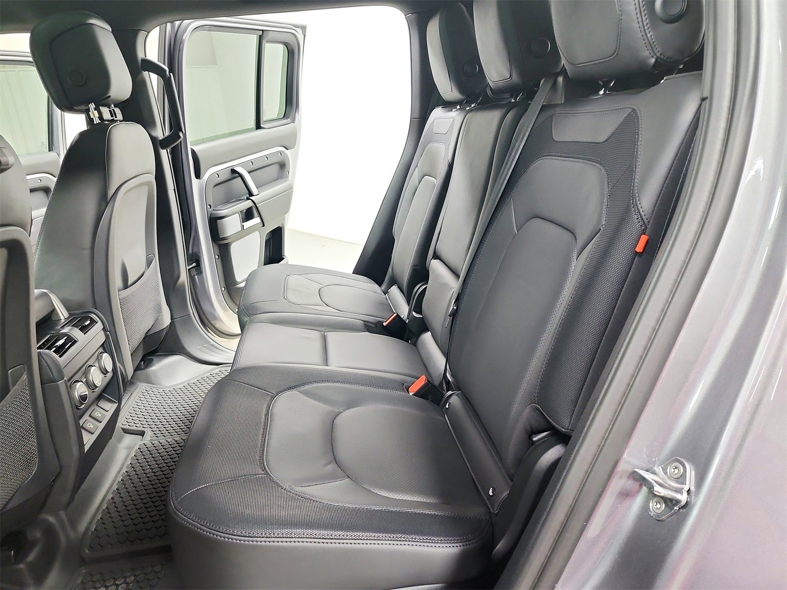 Used 2024 Land Rover Defender 130 Outbound image 37