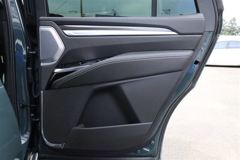 Used 2026 Cadillac Escalade V w/ LPO, ONYX Package image 30